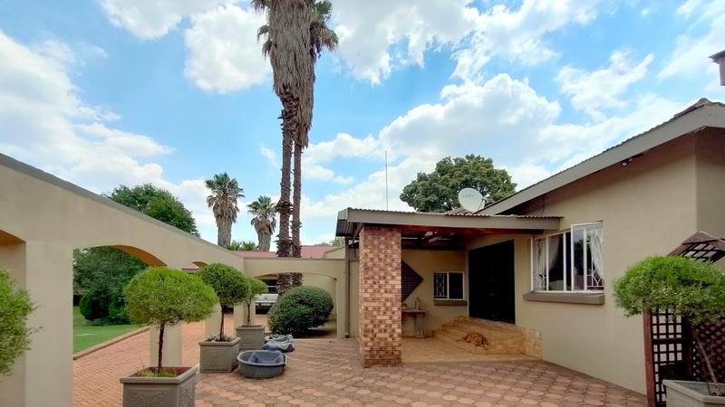 16 Bedroom Property for Sale in Middelburg Rural Eastern Cape